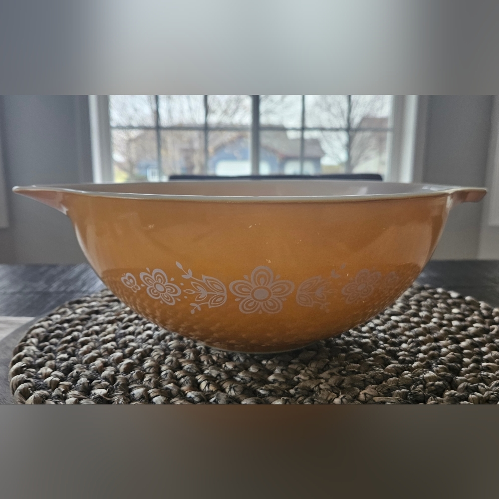 Vintage Pyrex 444 Butterfly Gold 4 qt. Mixing Bowl